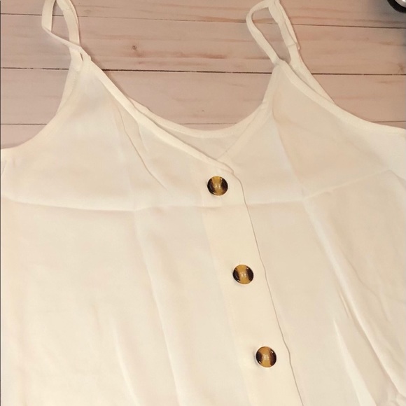 🎉 White Spaghetti Strap Tank w/Wooden Buttons - Picture 6 of 6